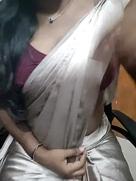 Snapshot of Tamilmallu-duskygirl03 chatting on July 3, 2026, 5:41 pm Tamilmallu-duskygirl03 online show from July 3, 2026, 5:41 pm