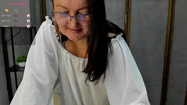 hottyannaa online show from November 21, 2025, 3:05 am