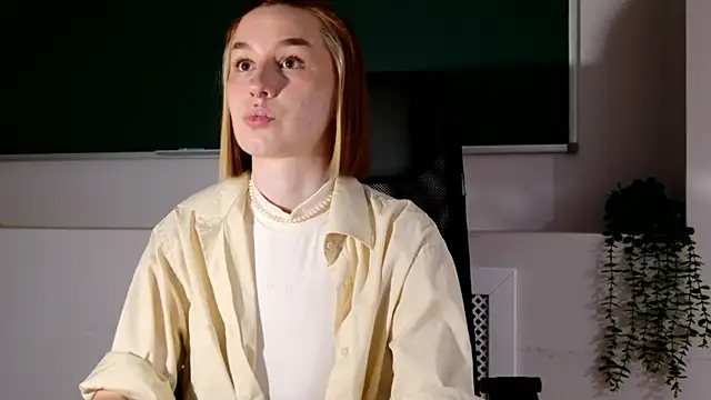 ClaireMathis online show from May 14, 2026, 2:58 pm