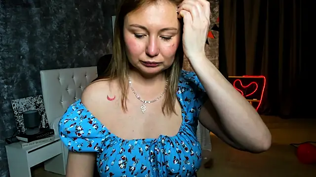 scent  of woman online show from November 5, 2025, 1:42 am