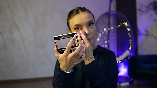 RachelRavee online show from March 14, 2026, 5:35 am