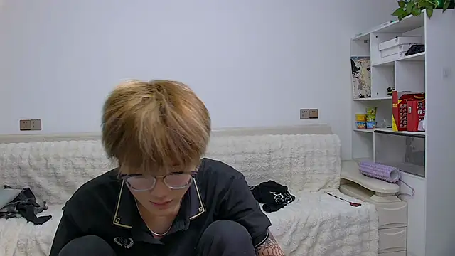 KK-cuteboy online show from February 8, 2026, 11:08 am