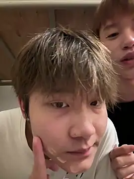 KK-cuteboy online show from December 5, 2025, 10:47 am