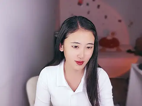 Queena  online show from February 5, 2026, 2:13 pm