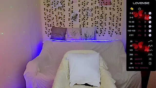 Evaa Braunn online show from December 15, 2025, 2:17 am