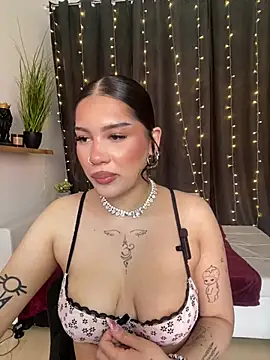 Snapshot of LoraShines chatting on June 13, 2026, 11:19 am LoraShines online show from June 13, 2026, 11:19 am