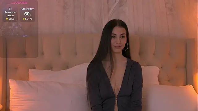 BettyLeen online show from November 25, 2025, 4:02 am