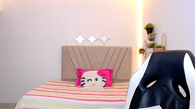 zara cute online show from May 23, 2026, 12:15 pm