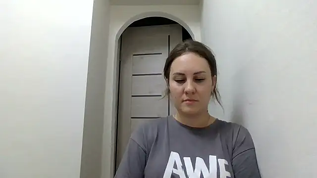 Snapshot of MeadowEyes chatting on July 24, 2026, 6:37 pm MeadowEyes online show from July 24, 2026, 6:37 pm