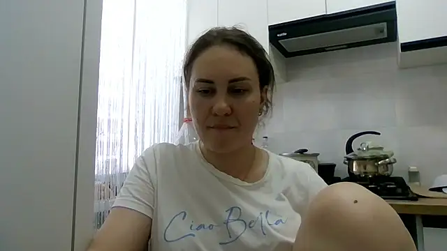 Snapshot of MeadowEyes chatting on June 25, 2026, 12:43 pm MeadowEyes online show from June 25, 2026, 12:43 pm