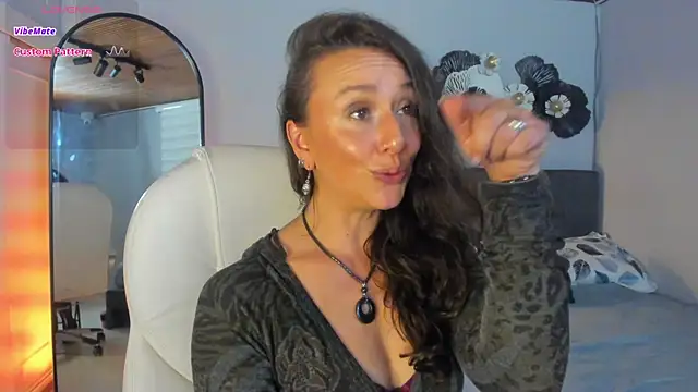 indigo wild  online show from November 8, 2025, 11:19 pm