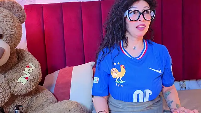 CHIARAJJONES online show from July 14, 2026, 12:44 pm