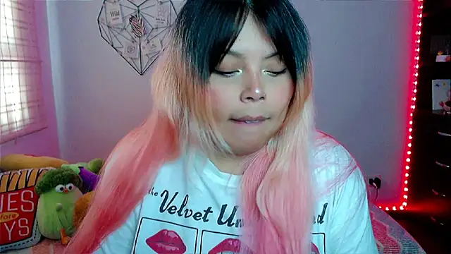 EllieMoonX online show from February 2, 2026, 10:20 pm