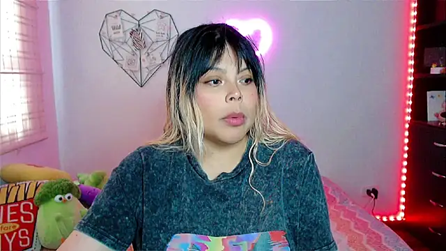 EllieMoonX online show from February 20, 2026, 9:50 pm