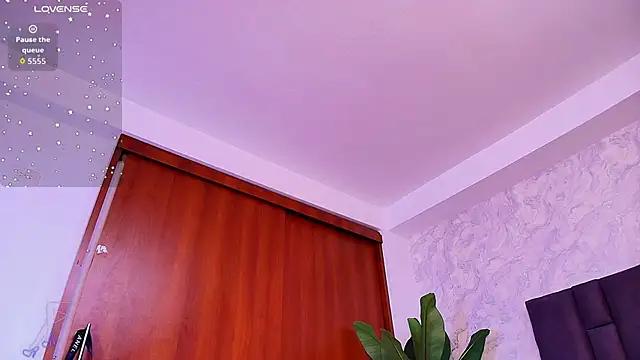 alexandralopez- online show from November 26, 2025, 8:09 pm