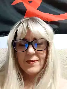 Amelialove42 online show from December 16, 2025, 6:01 pm