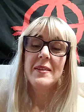 Amelialove42 online show from December 13, 2025, 8:04 pm