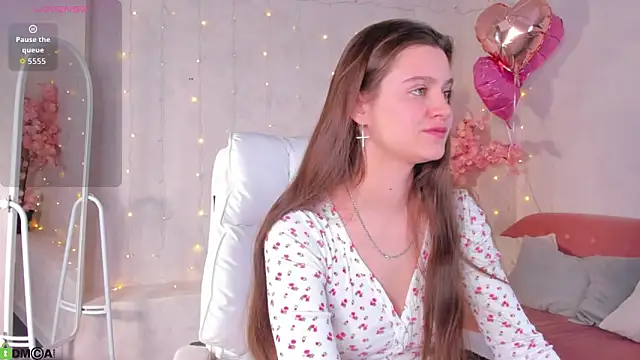 Snapshot of Renesmy_Black chatting on February 17, 2026, 11:35 pm Renesmy Black online show from February 17, 2026, 11:35 pm