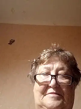 Snapshot of Katherine735 chatting on January 13, 2026, 12:04 am Katherine735 online show from January 13, 2026, 12:04 am