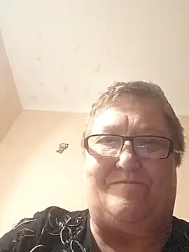 Snapshot of Katherine735 chatting on February 13, 2026, 12:21 am Katherine735 online show from February 13, 2026, 12:21 am