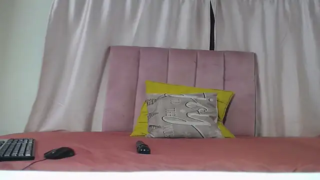 Snapshot of Kelly-001 chatting on March 16, 2026, 6:54 pm Kelly-001 online show from March 16, 2026, 6:54 pm