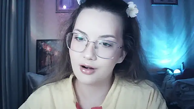 MoodieMira online show from May 28, 2026, 6:58 pm