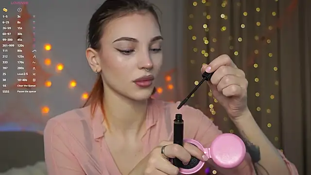 beckymadsons online show from December 2, 2025, 11:12 am