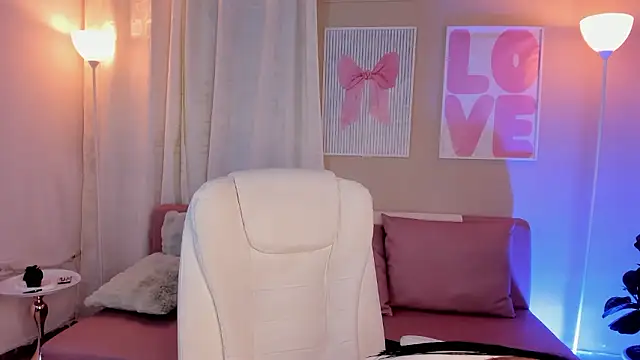 Snapshot of MarianaaDooll chatting on March 4, 2026, 12:13 pm MarianaaDooll online show from March 4, 2026, 12:13 pm