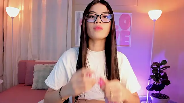 Snapshot of MarianaaDooll chatting on February 11, 2026, 12:16 pm MarianaaDooll online show from February 11, 2026, 12:16 pm