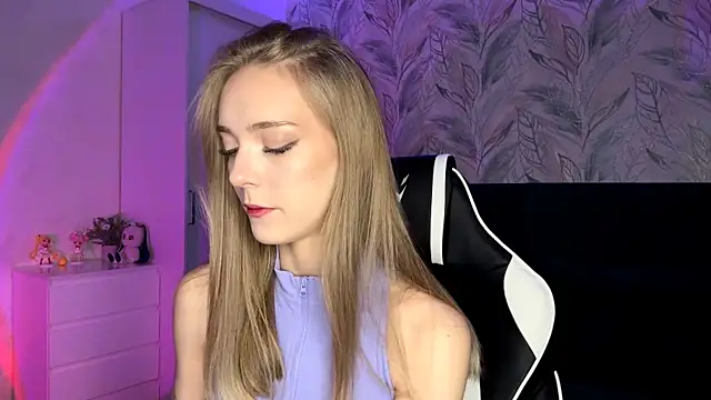 EvaPeace online show from October 30, 2025, 5:21 pm