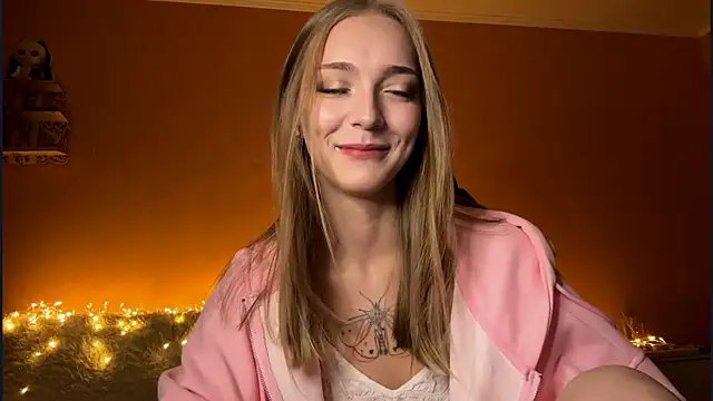 EvaPeace online show from October 10, 2025, 4:19 pm