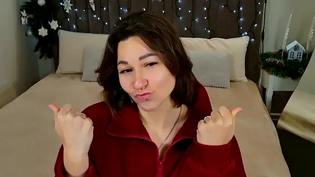 EdenSolis online show from December 17, 2025, 9:03 am