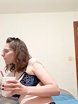 labellerose online show from November 11, 2025, 6:14 pm