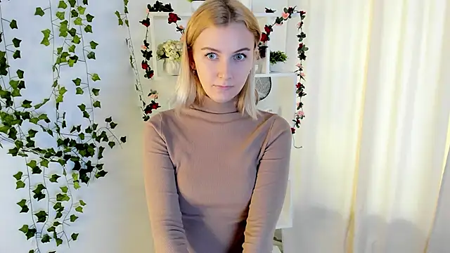 CeIenaLafler online show from October 12, 2025, 5:53 am