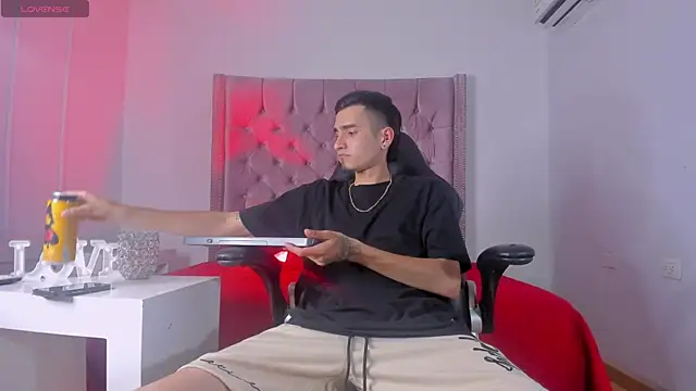 Ethan Boy  online show from October 13, 2025, 8:21 pm