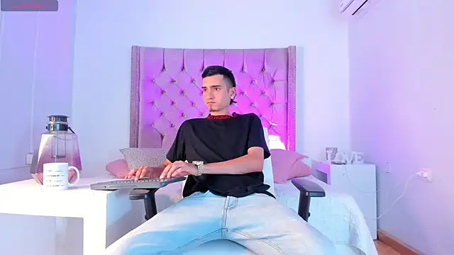 Ethan Boy  online show from October 14, 2025, 9:36 pm