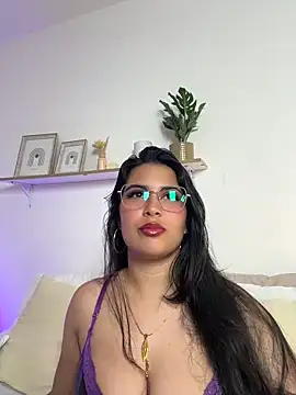 shainadavis online show from July 19, 2026, 3:37 am
