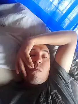 Ezeaxl online show from April 22, 2026, 7:42 pm