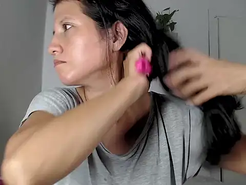 Renata Rivas online show from October 26, 2025, 5:19 am