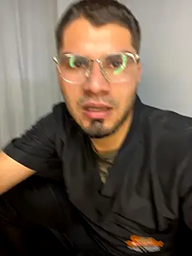 mirallesandbig online show from November 18, 2025, 10:45 pm