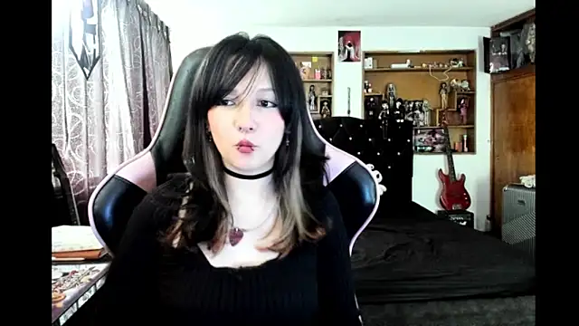 Maki Zein  online show from February 5, 2026, 7:53 pm