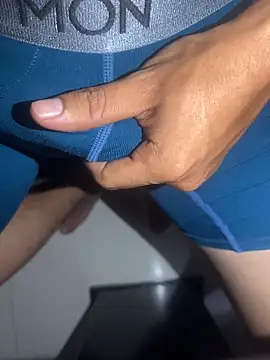 Snapshot of Flirtdick03 chatting on November 10, 2025, 4:28 am Flirtdick03 online show from November 10, 2025, 4:28 am