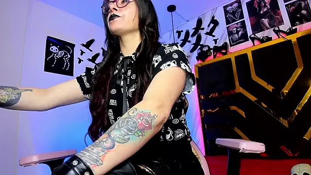 Evangelinejoness  online show from November 28, 2025, 4:07 pm