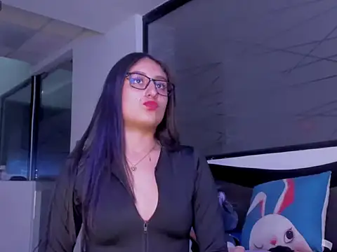 princesstina- online show from February 17, 2026, 7:33 pm