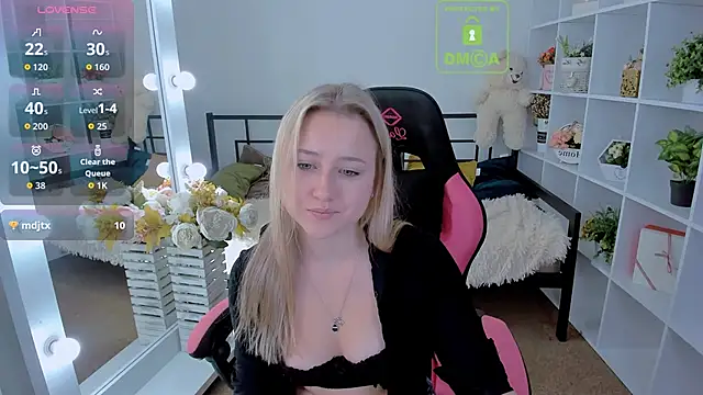 Lulu   Moon online show from October 29, 2025, 7:07 am