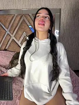 Snapshot of LunaMoore_Pink chatting on March 12, 2026, 12:42 pm LunaMoore Pink online show from March 12, 2026, 12:42 pm