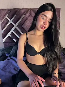 Snapshot of LunaMoore_Pink chatting on March 6, 2026, 12:44 pm LunaMoore Pink online show from March 6, 2026, 12:44 pm