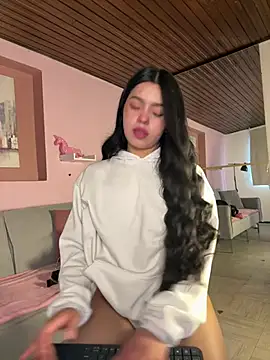 Snapshot of LunaMoore_Pink chatting on July 8, 2026, 11:55 am LunaMoore Pink online show from July 8, 2026, 11:55 am