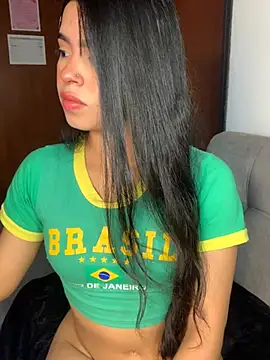 Snapshot of LunaMoore_Pink chatting on March 17, 2026, 12:41 pm LunaMoore Pink online show from March 17, 2026, 12:41 pm