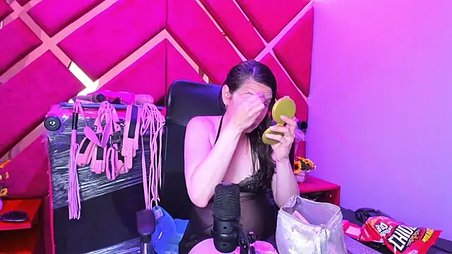 Kylie Bloom online show from June 24, 2026, 1:26 am